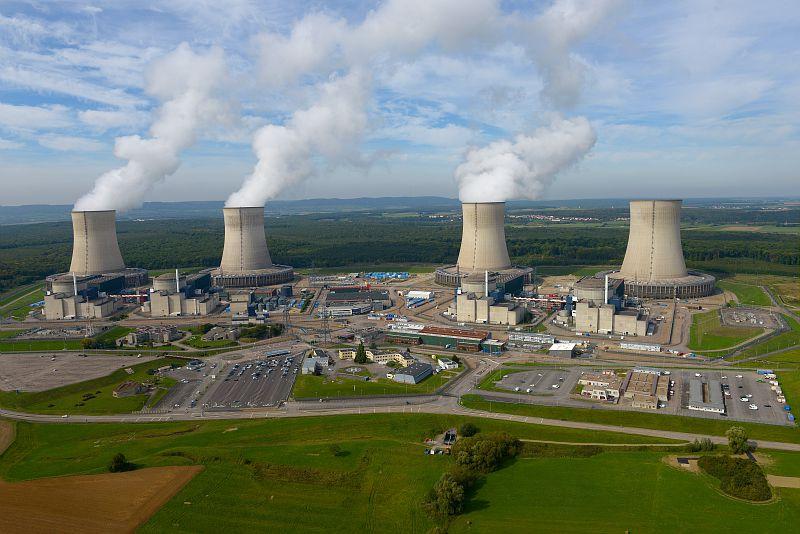 Vue-aerienne-de-la-centrale-nucleaire-de-Cattenom